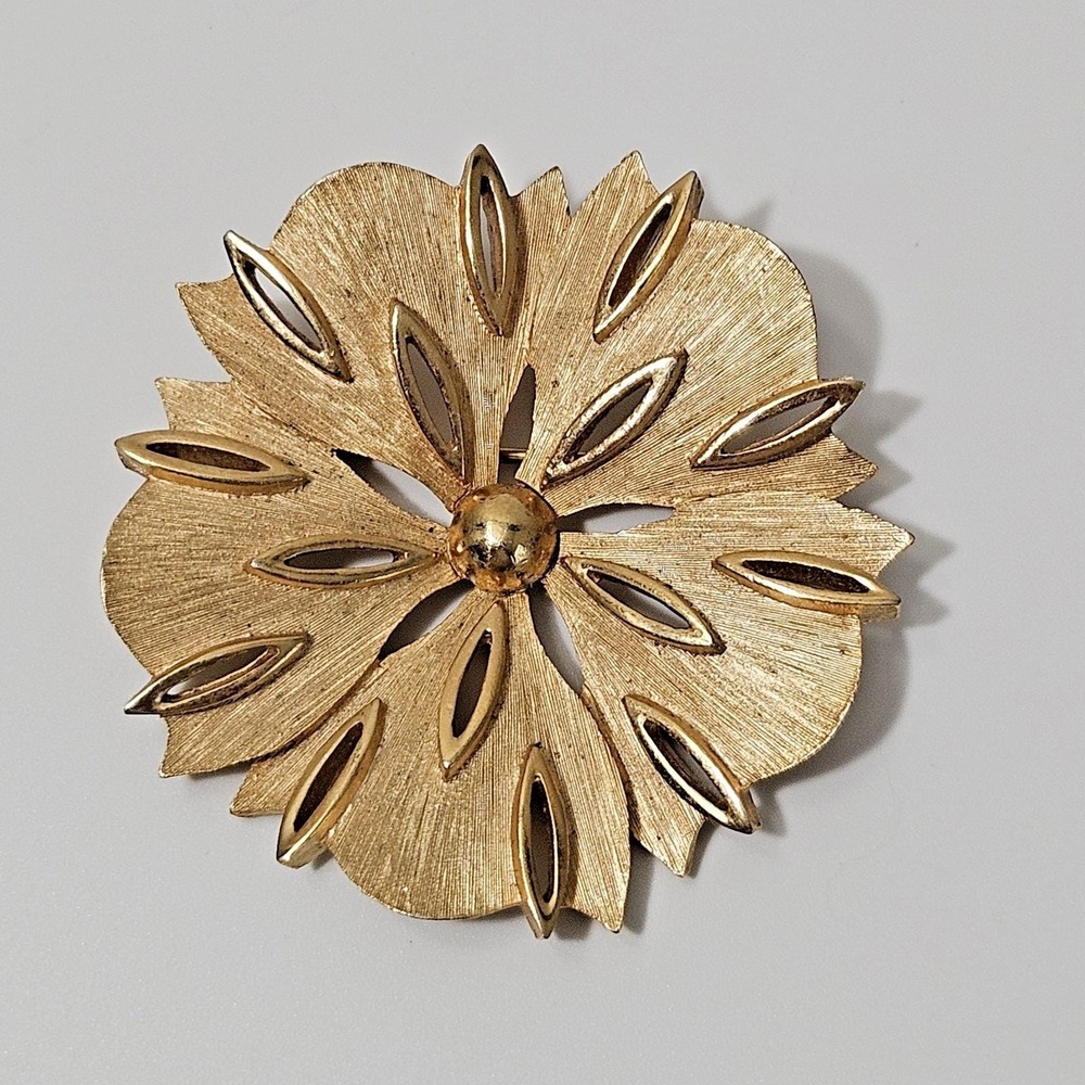 Crown Trifari Brooch Brushed Goldtone Flower Pin Floral